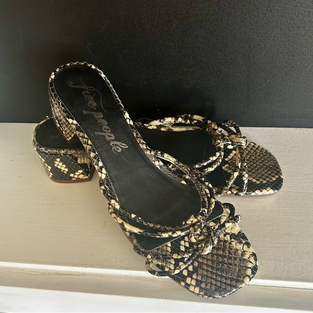 Free People Snakeskin Heels 6.5 Black Cream Mule Sandals Block Heel Slide
